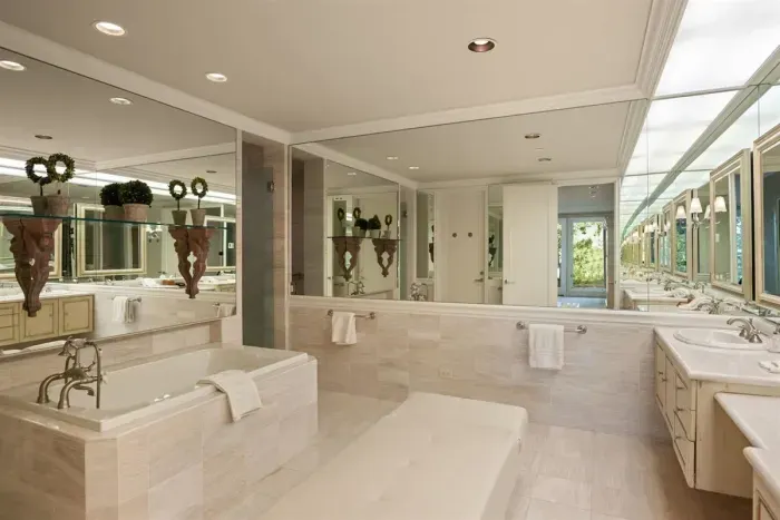 Wing 1 ensuite bathroom connected to bedroom 2.