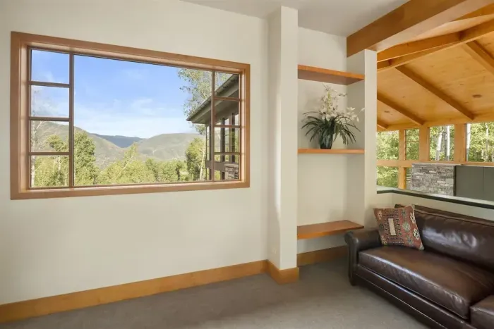 Antechamber to wing 2, bedroom 5 an 6.