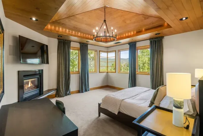 Wing 2 bedroom 5 with king bed.