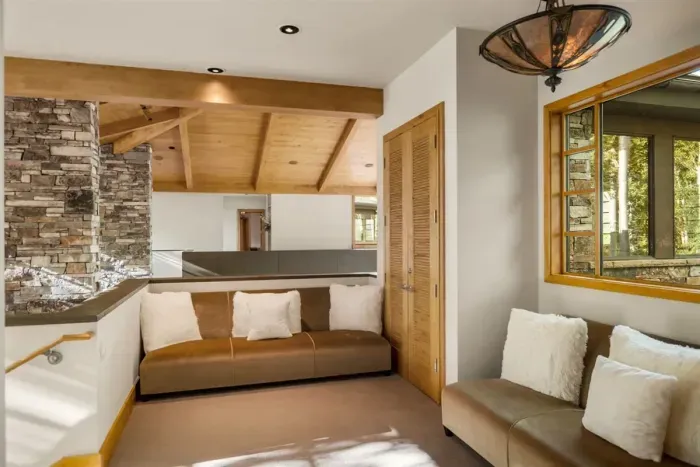 Wing 1 primary bedroom antechamber.