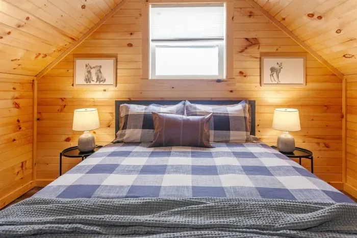 The Woodlands Upstairs open loft with queen bed and nature art 