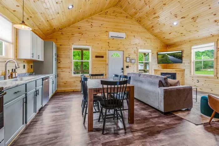 The Woodlands Space for 6 around the table