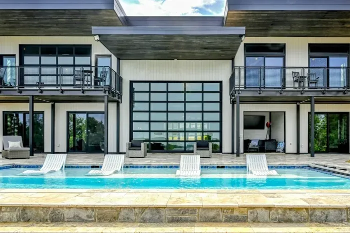 Lake Anna Luxury - image 8 of 10