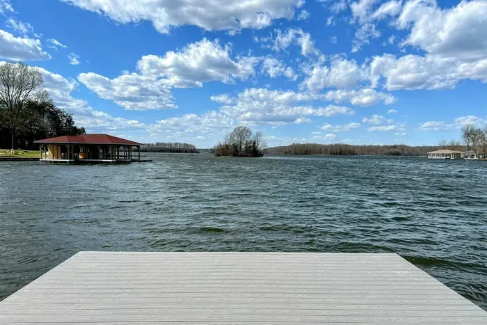 Lake Anna Luxury - image 7 of 10