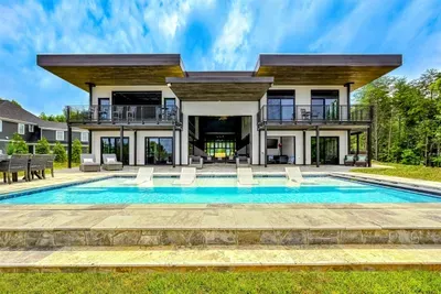 Lake Anna Luxury - image 2 of 10