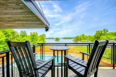 Lake Anna Luxury - image 6 of 10