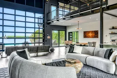 Lake Anna Luxury - image 3 of 10