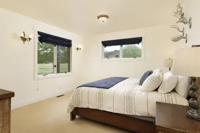 River Valley Retreat Suite Homes in Aspen - image 11 of 41
