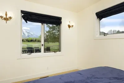 River Valley Retreat Suite Homes in Aspen - image 38 of 41
