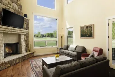 River Valley Retreat Suite Homes in Aspen - image 31 of 41