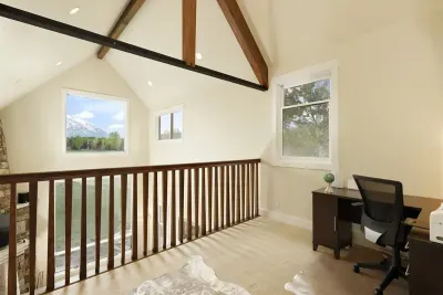 River Valley Retreat Suite Homes in Aspen - image 18 of 41