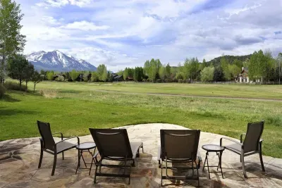 River Valley Retreat Suite Homes in Aspen - image 6 of 41