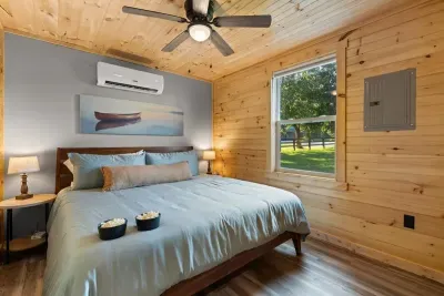 Oar Cabin - image 3 of 32