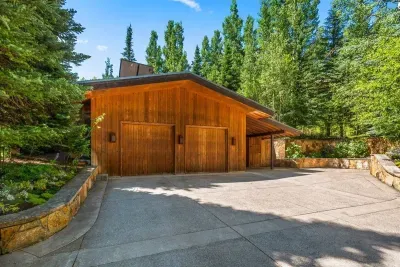 The Lupine Estate - image 43 of 44