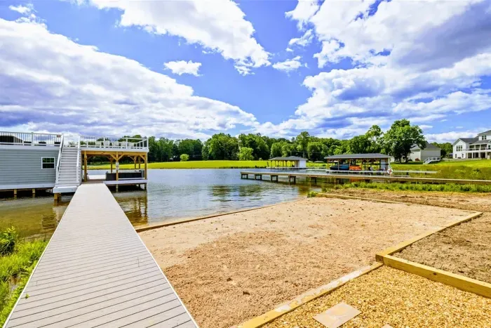 Rock Island Luxury - image 6 of 12