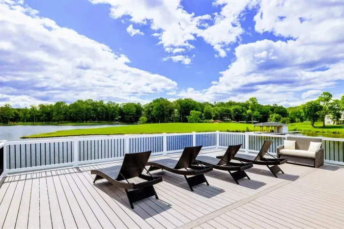 Rock Island Luxury - image 7 of 12