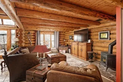The Sun King Chalet - image 18 of 33