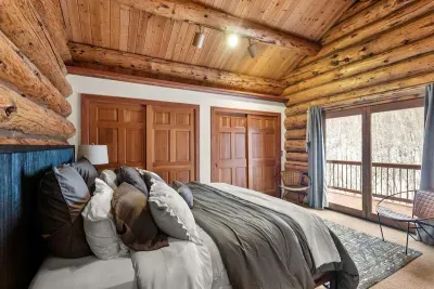 The Sun King Chalet - image 9 of 33
