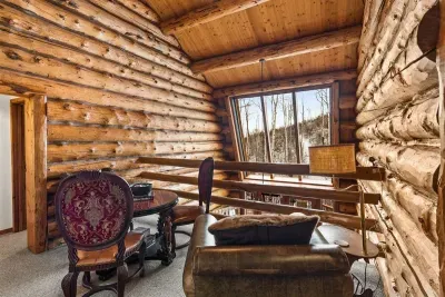 The Sun King Chalet - image 16 of 33