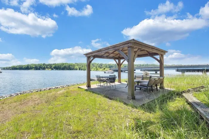 Vista Pointe Estate - image 9 of 12