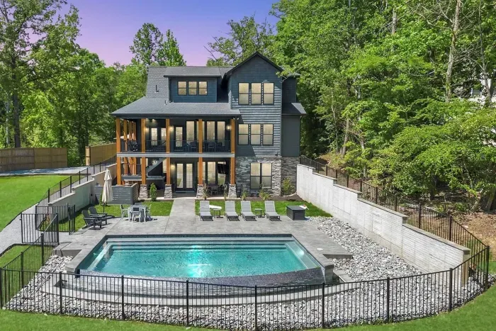 Vista Pointe Estate - image 1 of 12