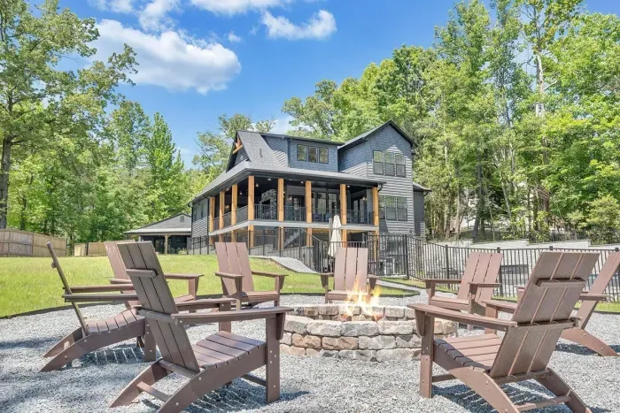 Vista Pointe Estate - image 2 of 12