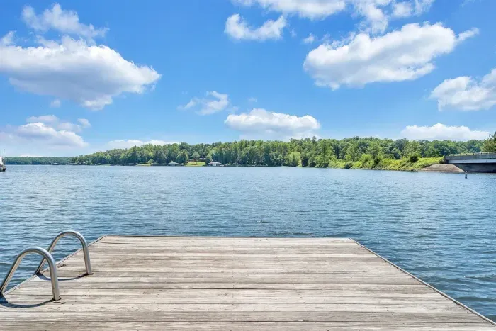 Vista Pointe Estate - image 6 of 12