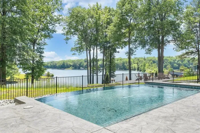 Vista Pointe Estate - image 4 of 12