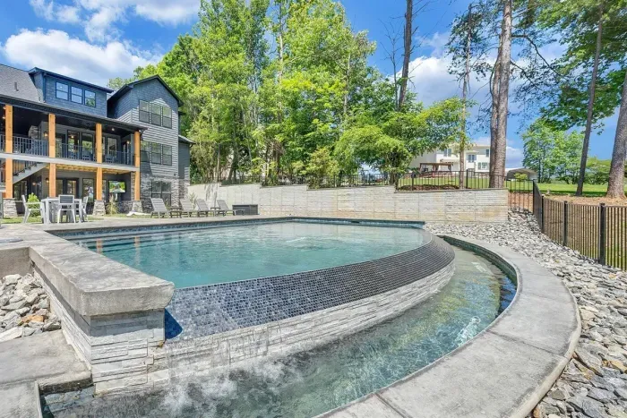 Vista Pointe Estate - image 8 of 12