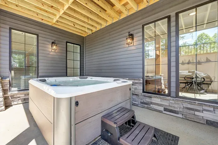 Vista Pointe Estate - image 10 of 12