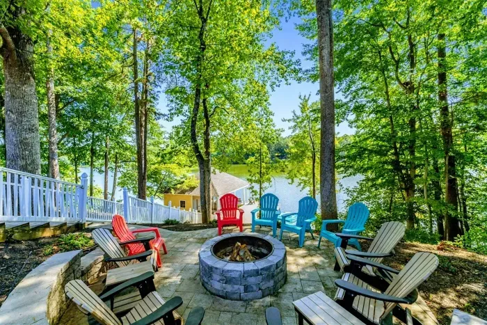 LesLee at Lake Anna - image 7 of 12