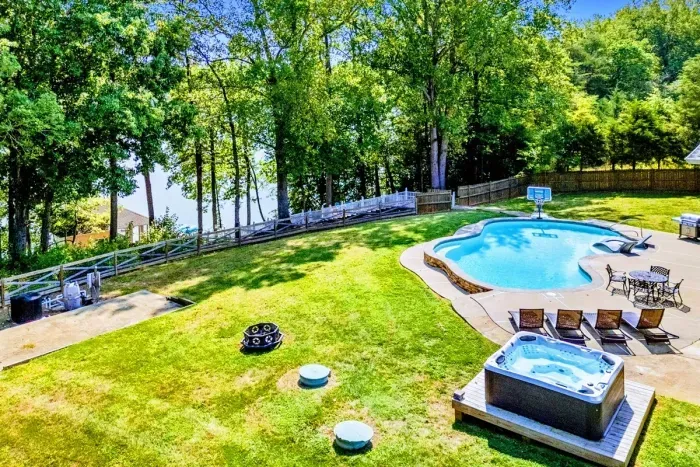 LesLee at Lake Anna - image 9 of 12