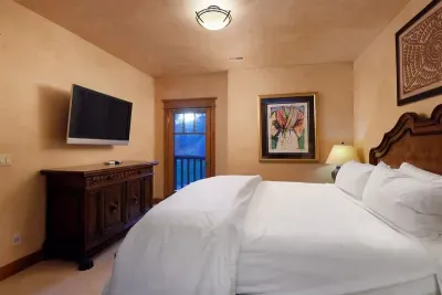 Artful Mountain Estate - image 22 of 45