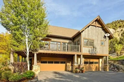 Artful Mountain Estate - image 44 of 45
