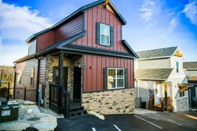 Theo's Saddle Ridge Lodge